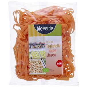 Frische Tagliatelle mit roten Linsen